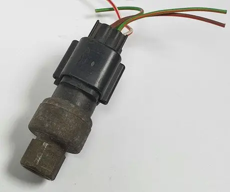 Mercedes-Benz S W220 Air conditioning (A/C) pressure sensor 