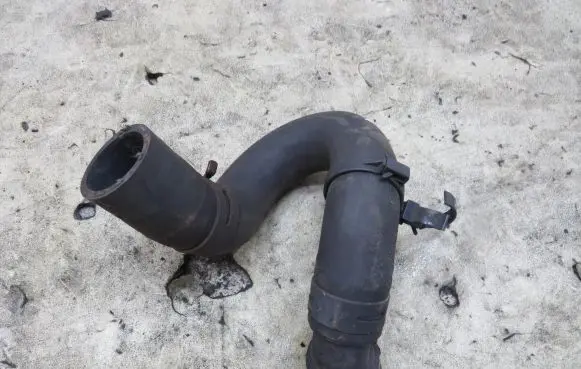 Toyota Avensis T270 Engine coolant pipe/hose