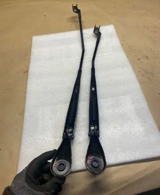 BMW 2 F46 Front wiper blade arm 7335962 7335963 172723