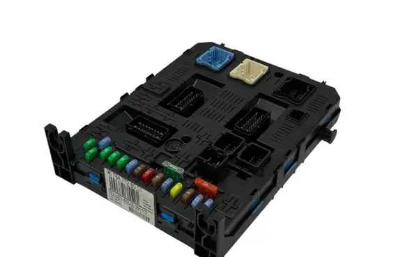 Peugeot 308 Fuse module 967847728001 K0500291112