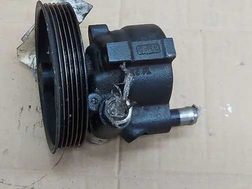 Dacia Logan I Power steering pump