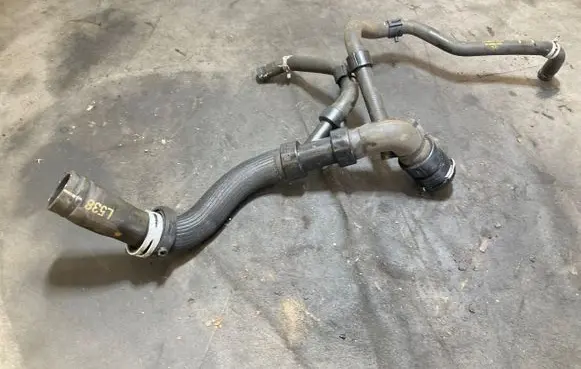 Land Rover Discovery Sport Engine coolant pipe/hose EJ326266BB