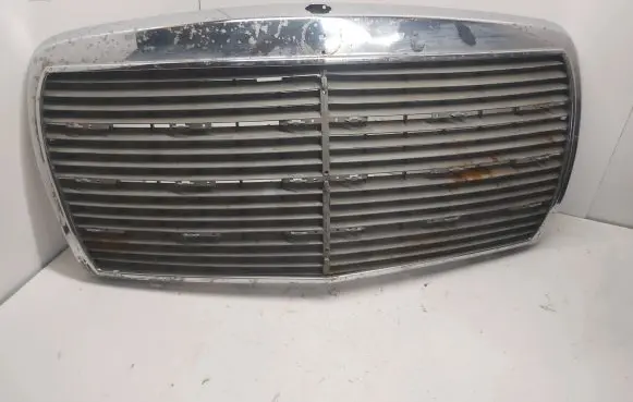 Mercedes-Benz 200 300 W123 Front grill