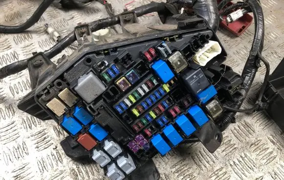 Subaru Outback (BS) Fuse box set MB503701B
