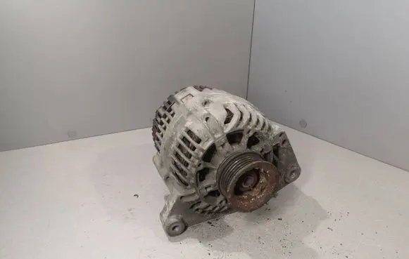 Volkswagen PASSAT B5 Generator/alternator 058903016E