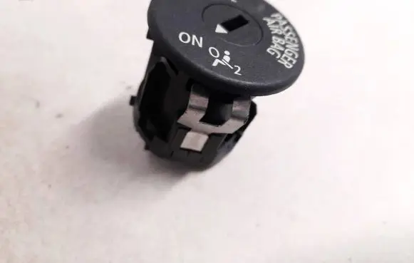 Passenger airbag on/off switch