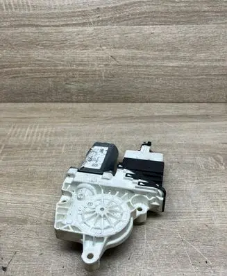 Skoda Octavia Mk2 (1Z) Rear door window regulator motor 996644101