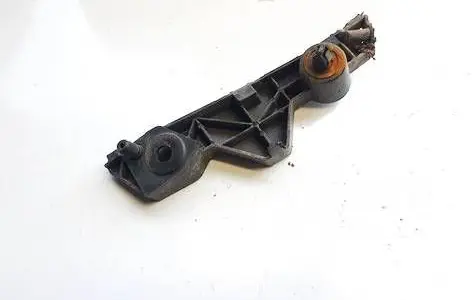 Rear bumper mounting bracket