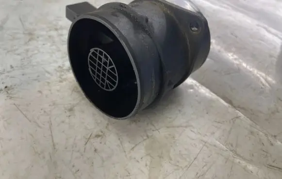Jeep Grand Cherokee (WK) Mass air flow meter F00c2g7006