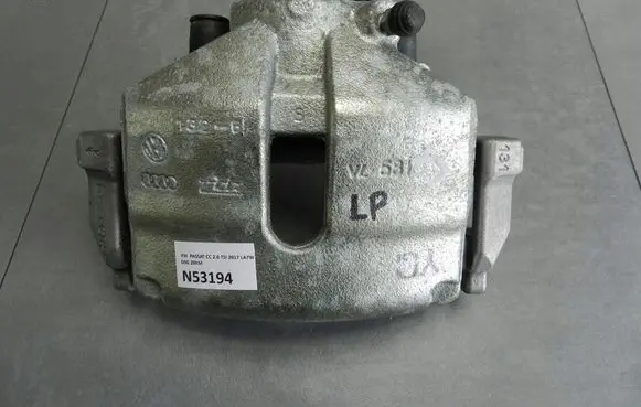 Volkswagen PASSAT CC Front brake caliper