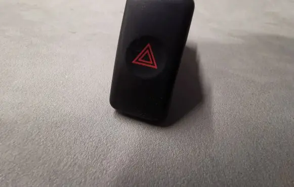 Subaru Impreza II Hazard light switch 06016