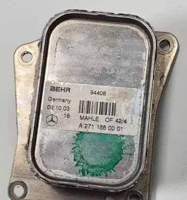 Mercedes-Benz C W203 Engine oil radiator A2711880001