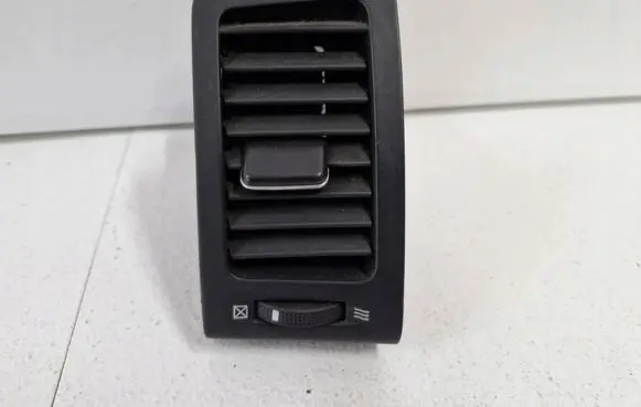 Toyota Corolla Verso E110 Dash center air vent grill