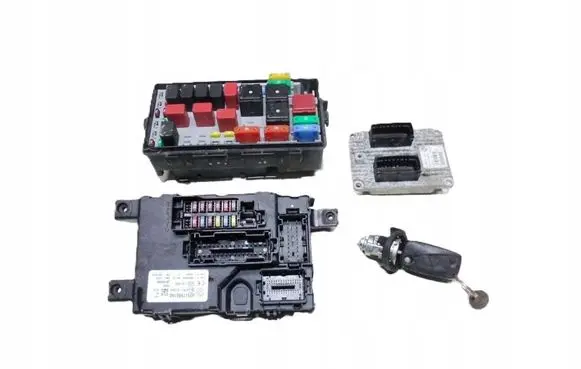 Fiat Punto (176) Engine ECU kit and lock set 51798649