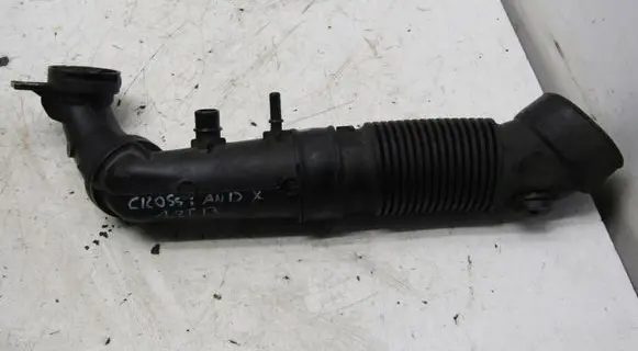 Opel Crossland X Turbo air intake inlet pipe/hose 9807939780