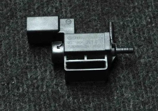 Audi A4 S4 B8 8K Turbo solenoid valve 037906283C