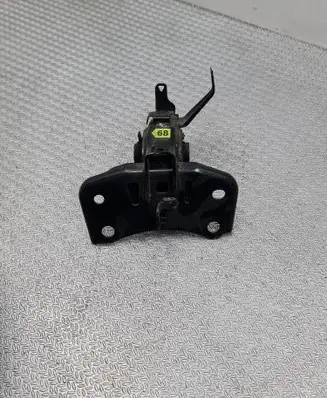 Toyota Prius (XW30) Engine mount bracket 1237237110
