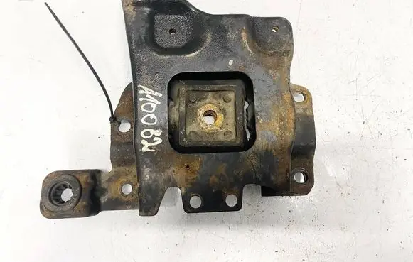 Engine mount bracket