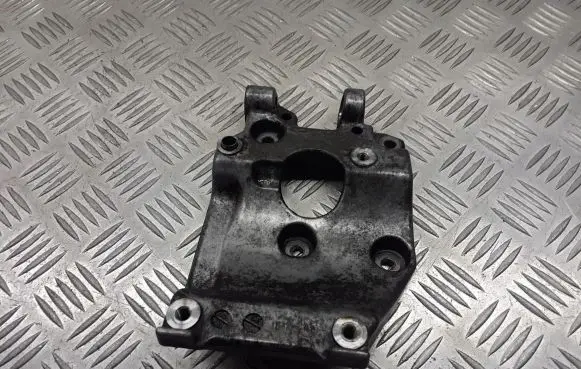 Ford Focus Engine mounting bracket