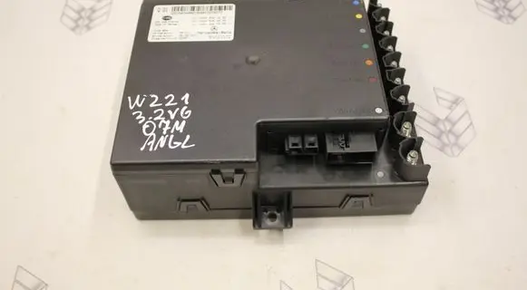Mercedes-Benz S W221 Voltage converter/converter module A2215404462 A2215458232