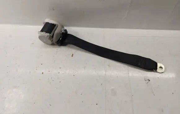 Toyota Corolla Verso AR10 Third row seat belt 735600F010C0 7L1550
