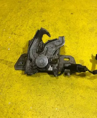 Volvo C30 Engine bonnet/hood lock/catch