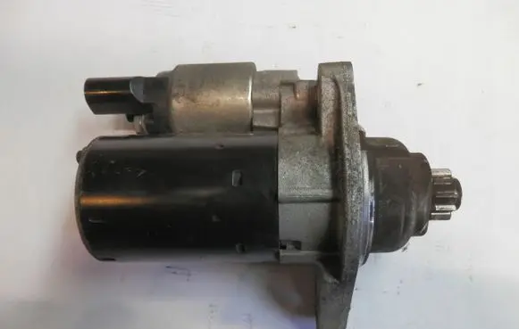 Volkswagen Tiguan Starter motor 02Z911023E