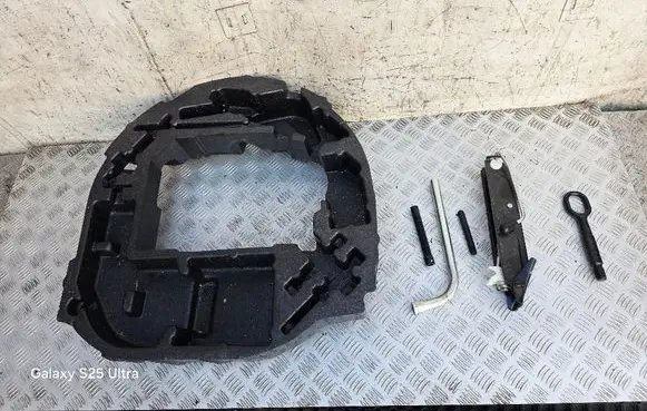 Audi A1 Tool box 8X0012109 8K0805615 6R0011031B