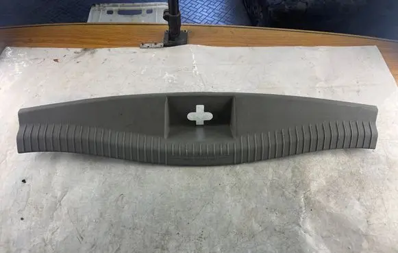 Trunk/boot sill cover protection