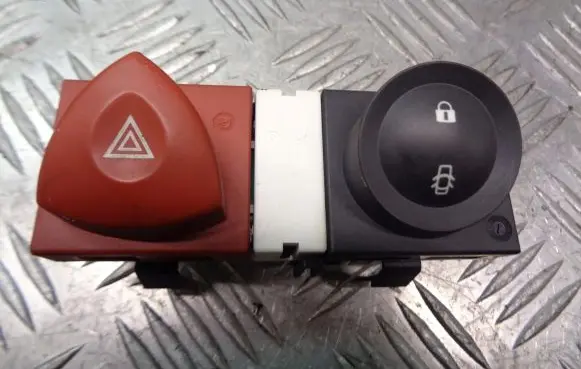 Renault Megane II Hazard light switch 8200153268