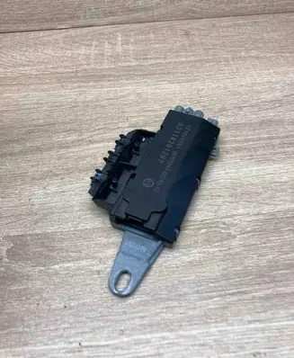 Mercedes-Benz E W211 Aerial antenna amplifier A2118201289 921868001 USED