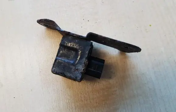 Mitsubishi Pajero Airbag deployment crash/impact sensor MR622942