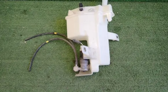 Toyota Yaris XP210 Windshield washer fluid reservoir/tank 