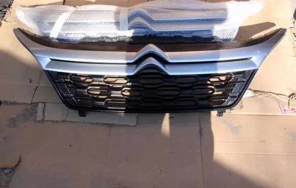 Citroen Jumper Front bumper upper radiator grill 1612243481