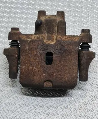 Mitsubishi Pajero Rear brake caliper