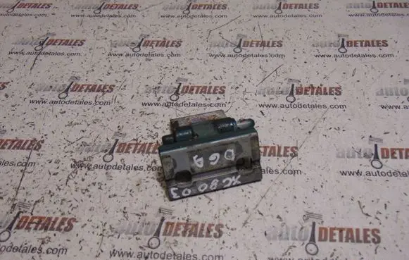 Volvo XC90 Rear door lower hinge