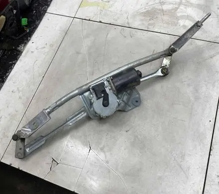 Volvo XC90 Front wiper linkage and motor 30753091 460530041