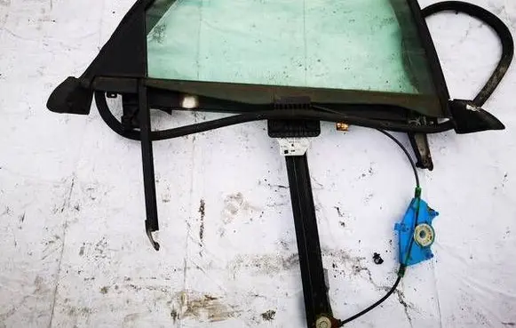Audi A4 S4 B6 8E 8H Rear door window/glass frame 