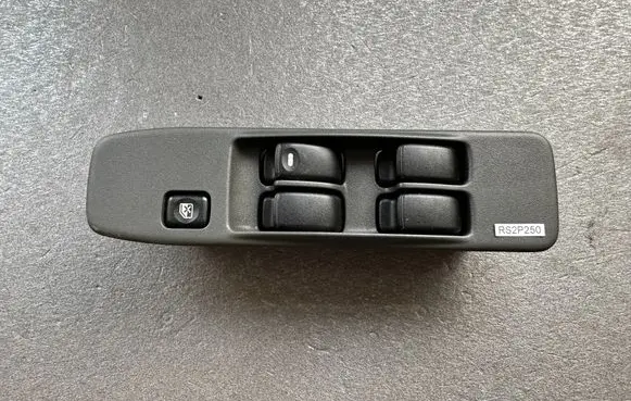 Mitsubishi Pajero Electric window control switch MR252814