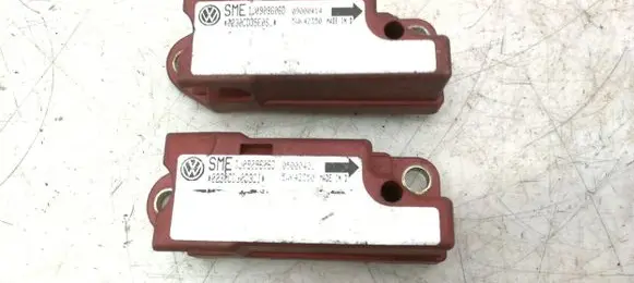 Volkswagen Golf IV Airbag deployment crash/impact sensor 1J0909606D 5WK42350