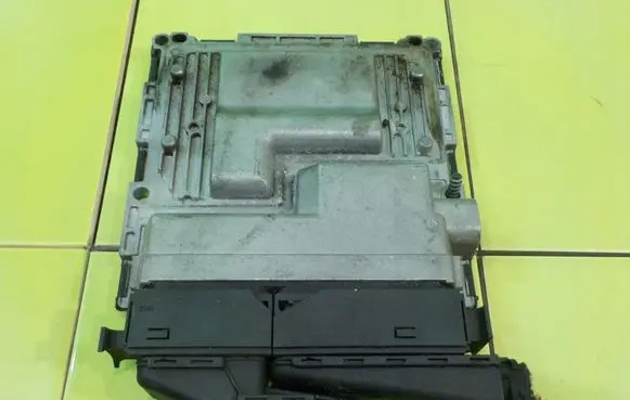 Mercedes-Benz C W204 Engine control unit/module A2719000100 XP214