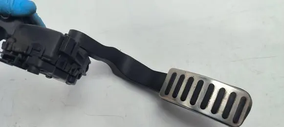 Volkswagen Phaeton Accelerator throttle pedal 6PV00777029 3D1721503J F30007901