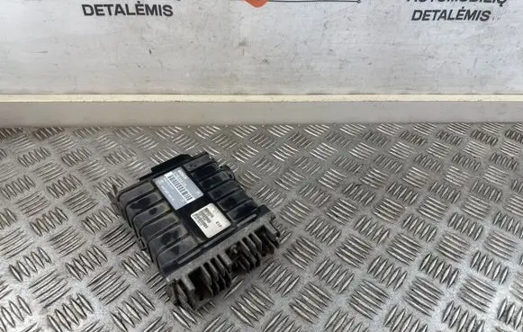 Volkswagen PASSAT B3 Engine control unit/module 443907403G 0280000739