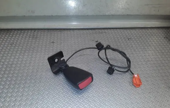 Volvo C30 Rear seatbelt buckle 8686940