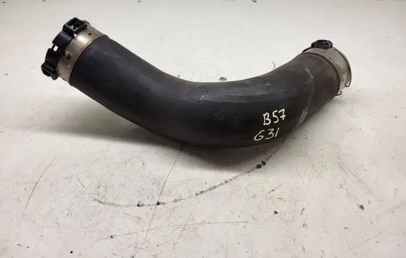 BMW 5 G30 G31 Intercooler hose/pipe 8571025