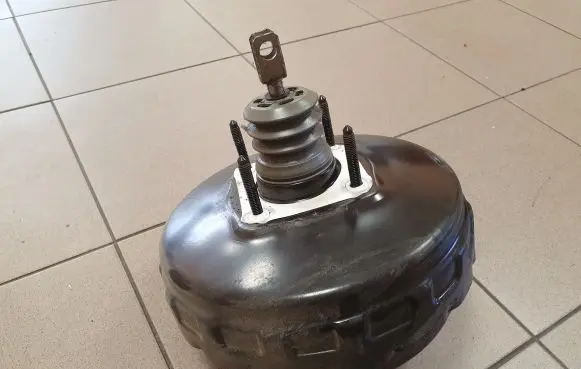 Volvo V70 Brake booster 31329895