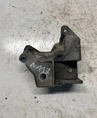 Volvo V70 Engine mounting bracket