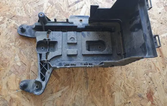 Volkswagen Golf Plus Battery box tray 1K0915333C