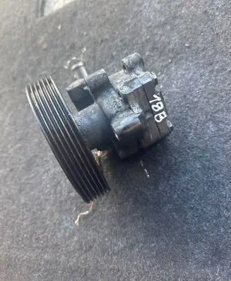Mazda 2 Power steering pump 
