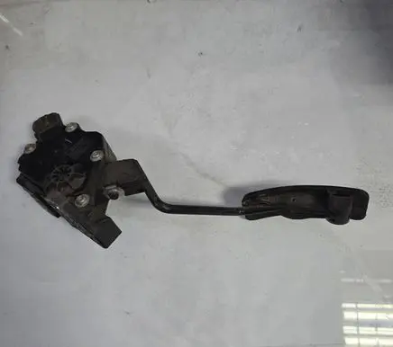 Subaru Forester SH Accelerator throttle pedal 1988007090 09K05A00304